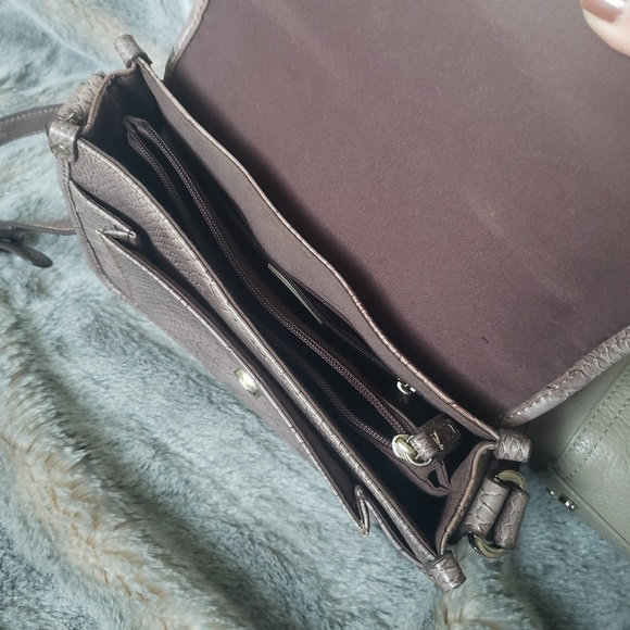 Moving Sale💫 Liz Claiborne faux snake skin crossbody bag - Picture 4 of 6